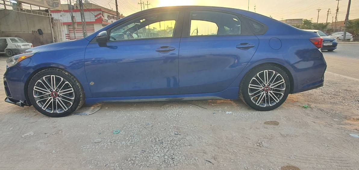 سيارة كيا فورتي GT (Kia Forte GT) موديل 2021 موعقين سنتين وتصبح حرة وكالة عامة مع تنازل

​المحرك: 1.6L T-GDI تيربو (محرك بلادي ممفتوح نهائياً).

​القير: أوتوماتيك دبل كلج  (بلادي ممفتوح، يحتاج تبديل كلاجات فقط ).
فول مواصفات أعلى فئة GT.
​الداخلية: شاشة كبيرة، بصمة تشغيل والدخول الذكي، مقاعد رياضية،  تدفئة تبريد للمقاعد نظام صوتي مميز ( هارمن كارد) ، كاميرا خلفية وحساسات.

​الأنظمة: وضعيات قيادة متعدّدة، نظام تثبيت السرعة، وأنظمة أمان متكاملة (ABS / ESP).
​الضرر: حادثها جاملغ أمامي فقط (موضح بالصور مرفقة مع المنشور).

​للتواصل والاستفسار:

​رقم الهاتف / واتساب: [***********]

​المكان / المحافظة: [النجف]

​السعر: [السعر المطلوب  120 ورقة / قابل للتفاوض البسيط]
