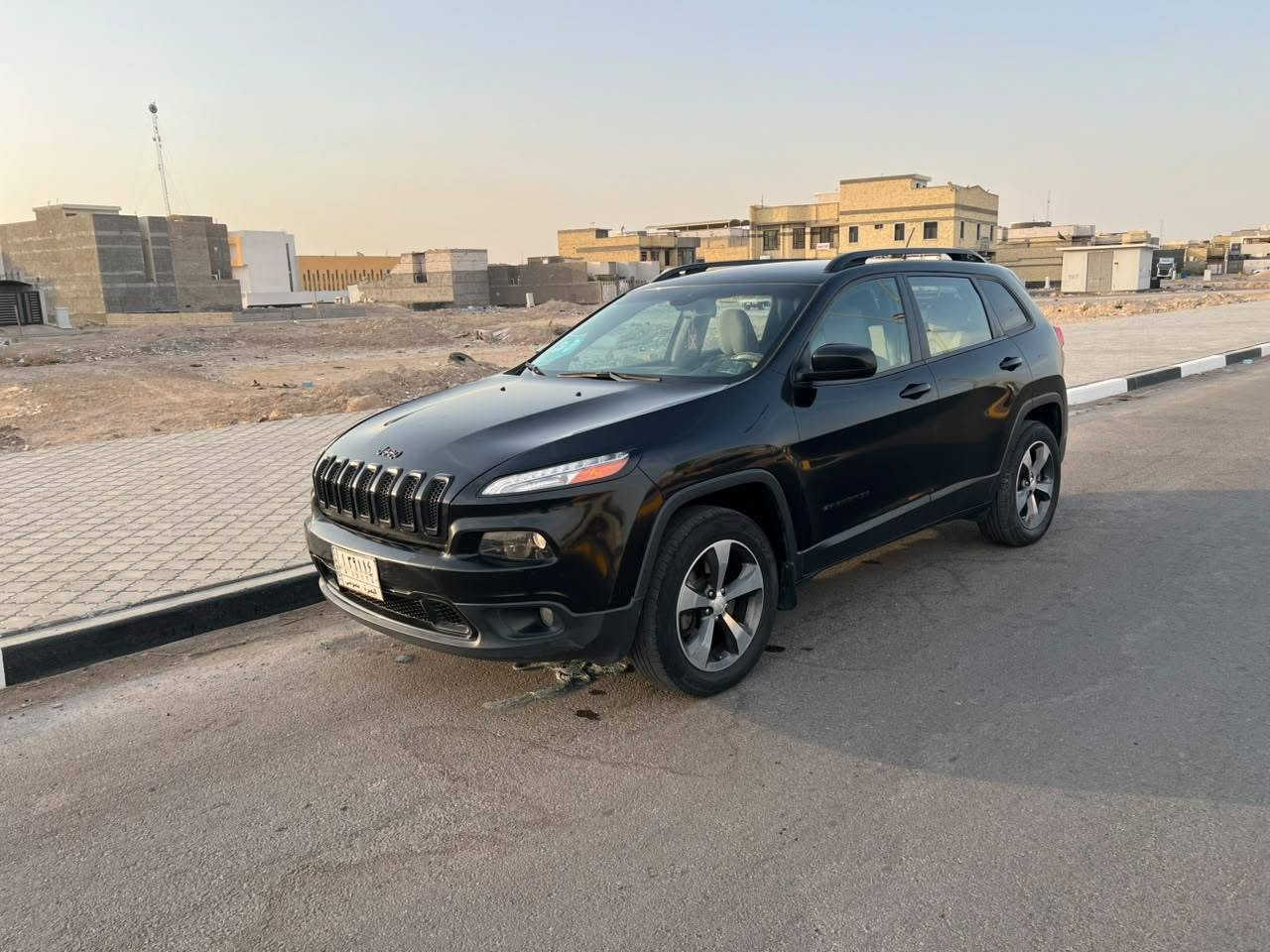 جيب شيروكي 2018 لاتتيود لون اسود غير محدد  محرك 2400 رقم بصرة باسمي تحويل ثاني يوم سيارة نظيفة وحلوة خير من الله على وضع الشركة ودواخل نظيفة جدا مكفولة من الضربة والصبغ ما عدا حادثها بامريكا جاملغ مبدل ومصبوغ وجزء بسيط من الباب موضحة بالصور.
السلام عليكم 
 
جيب شيروكي 2018 لاتتيود لون اسود غير محدد  محرك 2400 رقم بصرة باسمي تحويل ثاني يوم سيارة نظيفة وحلوة خير من الله على وضع الشركة ودواخل نظيفة جدا مكفولة من الضربة والصبغ ما عدا حادثها بامريكا جاملغ مبدل ومصبوغ وجزء بسيط من الباب موضحة بالصور. 
سعرها: 143  او مرواس بسيارة سبعة راكب 
للاستفسار: ***********
