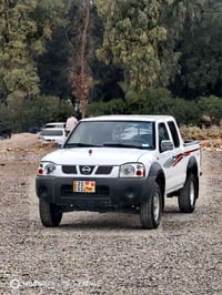 نيسان دبل اكسل • ٢٠٠٦ • أحمر