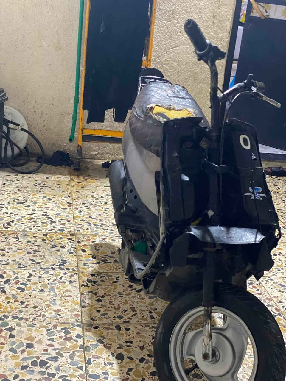 السلام عليكم دراجه تسع زروف للبيع ١٢٥ قفل مفتوح مرتين هندر دك وحد شرط المكينه ناعمه خرس تفحص وين ما تريد مكاني بصره ٥ميل مقابل ساحه الصلاه 
الرقم الهاتف ***********

