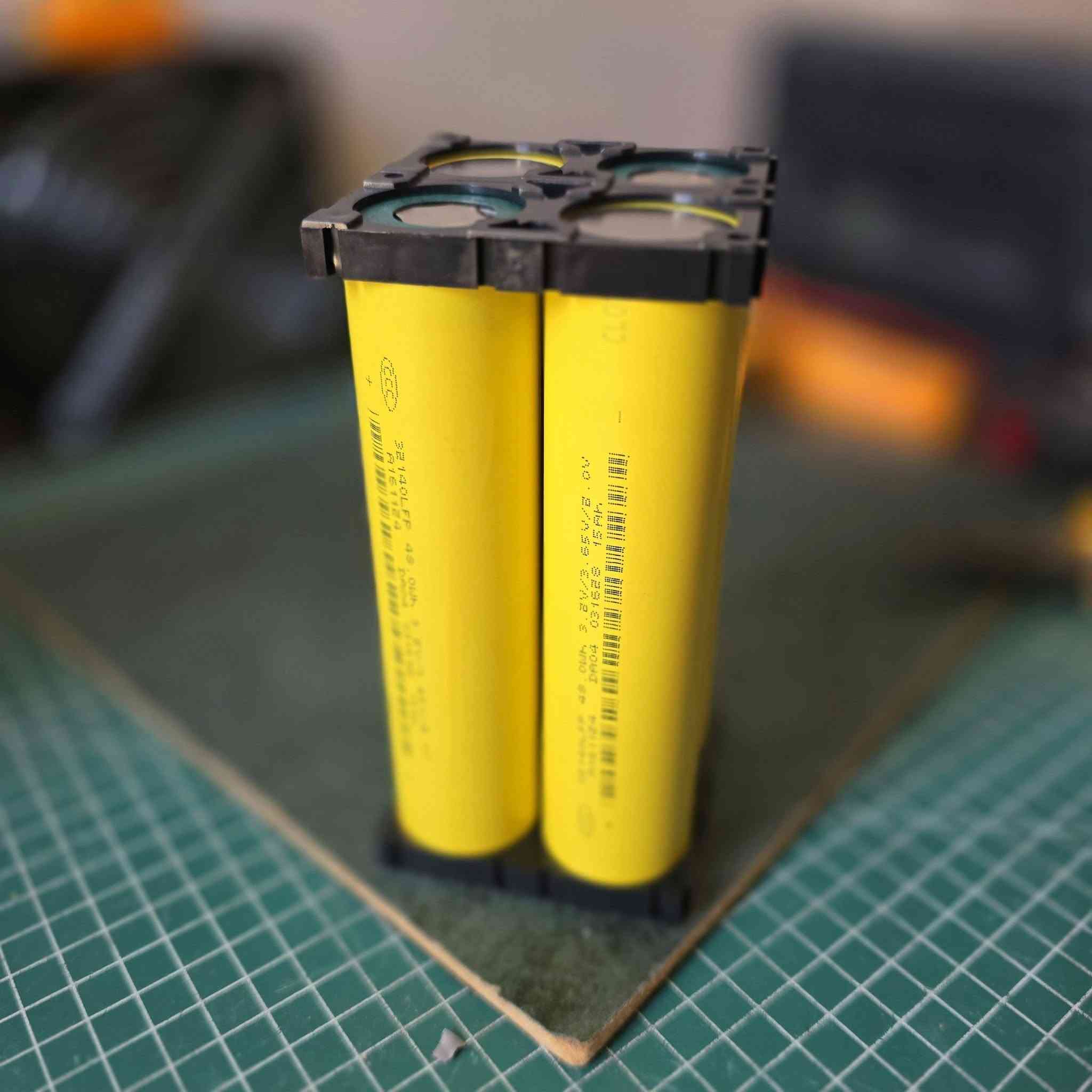 إنجاز جديد لزبوننا العزيز في بغداد! 🔋✨
​تم تجهيز وتجميع بطارية ليثيوم 12V 15Ah بمواصفات عالية وكفاءة ممتازة لتلبية احتياجات الزبون.
​⚙️ المواصفات الفنية:
​نوع الخلايا: ليثيوم فوسفات الحديد (LiFePO_4) ذات العمر الطويل والأمان العالي.
​الشركة المصنعة: Gotion High-Tech غنية عن التعريف.
​تاريخ إنتاج الخلايا: إنتاج حديث 2026.
_______________▪︎
​💡 الاستخدامات المتعددة:
​تشغيل مراوح ومبردات الشحن.
​أجهزة الـ UPS والأنظمة الاحتياطية.
​أجهزة الإضاءة والتطبيقات المتنوعة.
​🚚 التوصيل: متوفر لجميع محافظات العراق بـ 6 آلاف دينار فقط.
​📲 للطلب أو الاستفسار: يرجى التواصل عبر الخاص أو الواتساب: ***********
