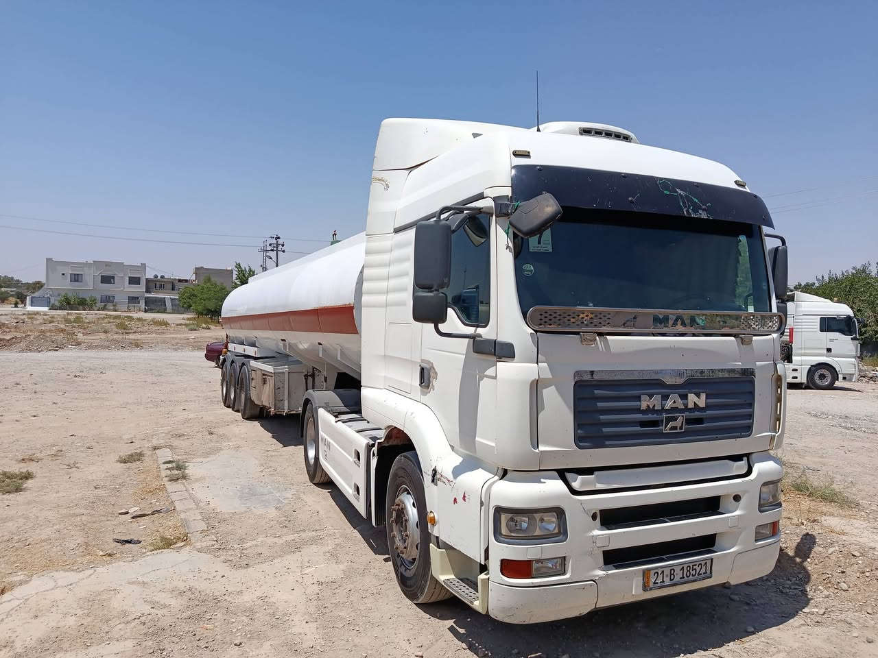 مان 2004 فوول مواسفات 
حجم 460 بەشەرت گێڕ و مەکینە بێ عەیب 
سەنوی تازەی تاکو 2031 
ئۆتۆماتیک هاڤ ڕیتایدەر سلاجە موبەریدەی بیلادی سبلت تەنکەرەکەی ڕەبتە
شیعاری لیزری
 هەموو شتێکی جاهزە و بێ کێشەیە تایەی کەلە تازەیە و عارەبانەش سەدا حەفتایە موشتەری نیت سعر تاقی مەکەوە ***********
