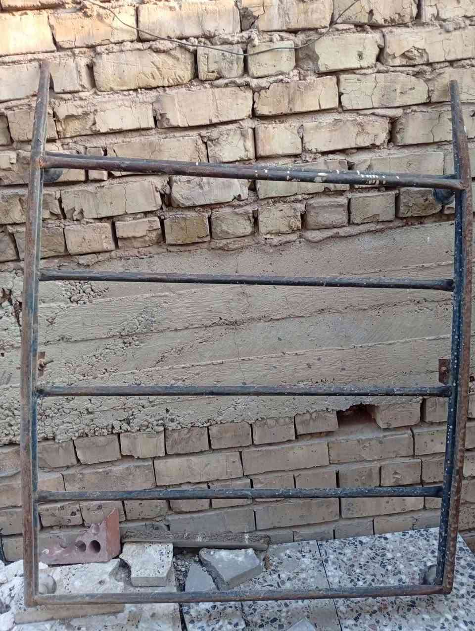 احمد ابو منتظر @.      سيبايا سايبه للبيع السعر 25 بغداد الحريه ساعه عدن.   ***********
