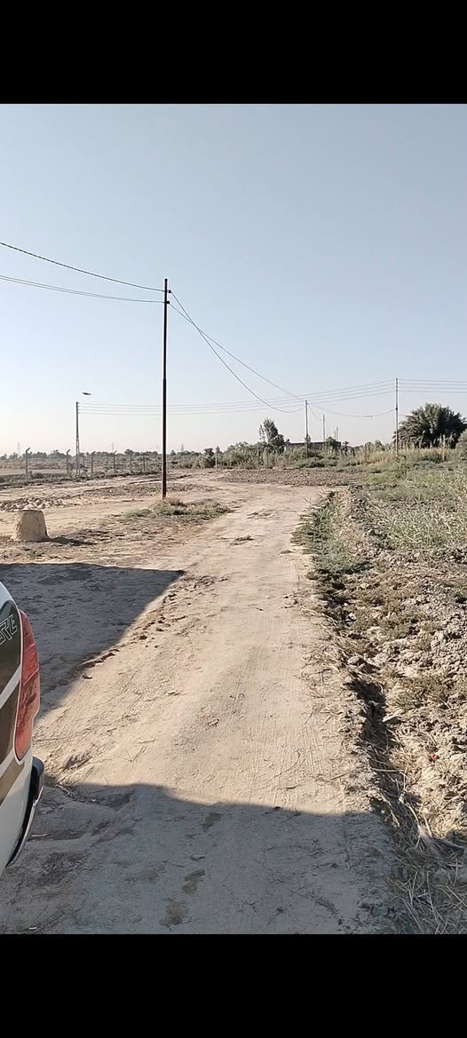 بستان زراعي 3.5 دونم على خط العيله تبليط يبعد عن الشارع العام 2 كيلو يجتوي على بيت ومحصار وحقل  وفسائل نخيل  واشجار  توجد فيه كل الخدمات نهر سقي بوري اساله كهرباء الاستفسار الاتصال على الرقم ***********
