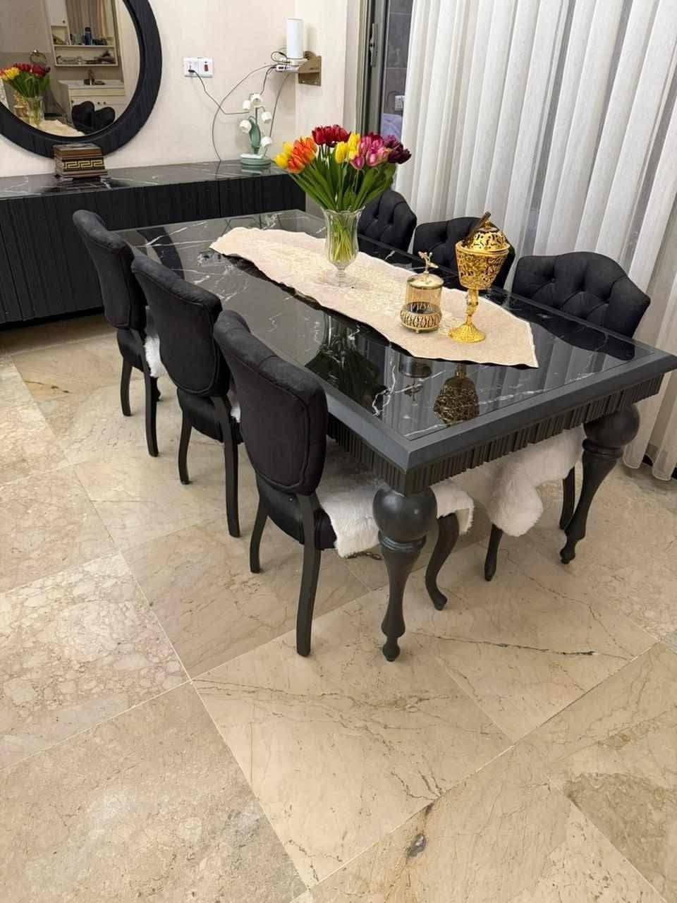 سلام عليكم اخوان غرفت طعام تركيه مكونه من ست كراسي +الميز +الكنسول +المريه خشب زان السعر 900الف وبي مجال 
للتوصل *********** فقط واتساب
