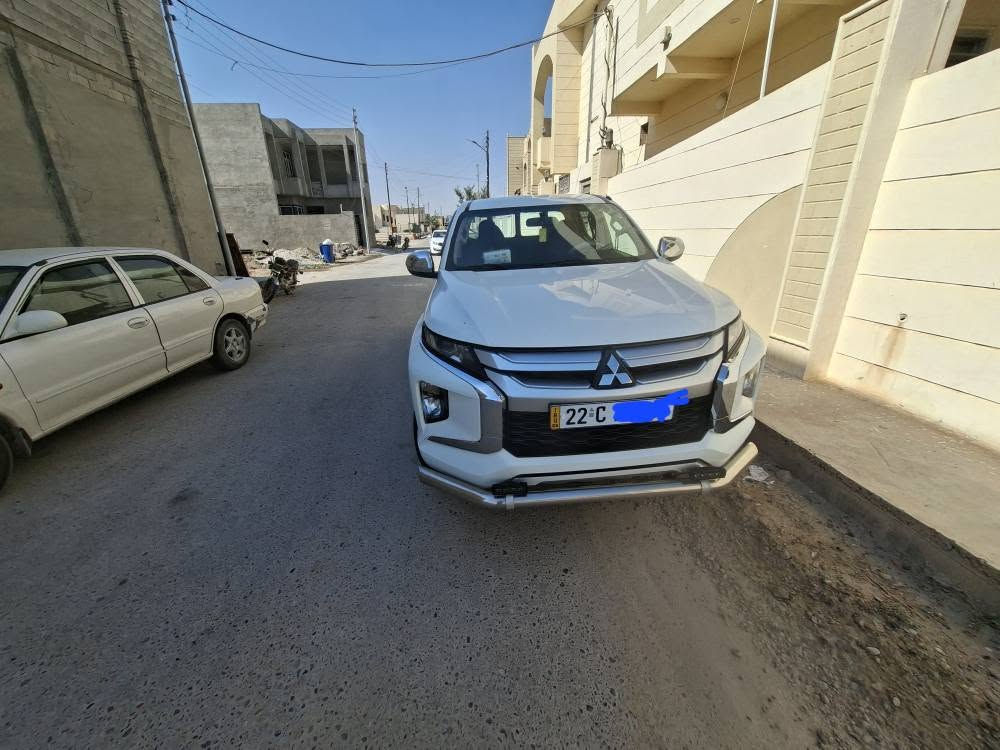 متسيوبيشي L200 موديل 2020 بانزين فور ويل  فول عادي 
كير محرك تبريد تدفئه عل وضع الشركة شاشة وكامرة خلفية درع امامي ودرع خلفي مع هوك كلهن نيكل دبل سويج تحكم سنتر عن بعد 
سيارة نضيفة عل ايدي من البيت للدوام 
تخم تاير صار ٦ اشر من شديتة 
سبير مانازل ماشية ١٧٠ الف كيلو قابل للزيادة 
سيارة كفالة عامة عدى شوي بارد بنهايت الجاملغ الخلفي من جهة الدعامية وكم نكرشة خفيفة موضحات وماشرن  بلكششر الخارجي اربيل باسمي سنوية جديدة وهزة جديدة ورقم جديد ابو المثلث سيارة متحتاج مصرف الف دينار اقتصادية واعتمادية وماشاء الله كلش قوية  مكان السيارة صلاح الدين قضاء الدور 
*********** أربيل, العراق
