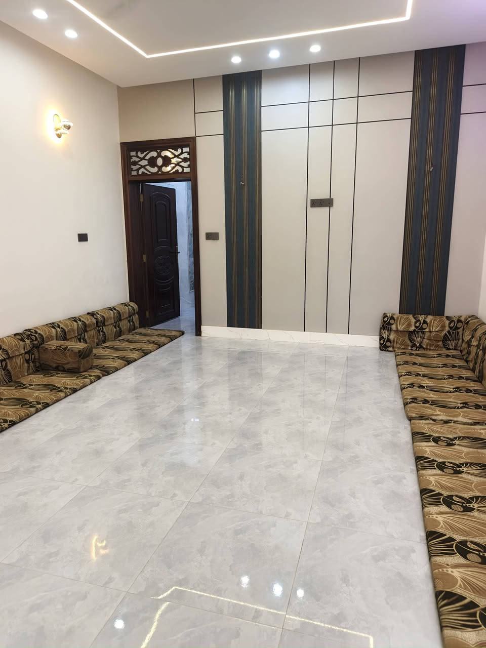 دار للبيع مساحة ١٠٠ متر ثنين غرف نوم صاله مطبخ وستقبال طابق اونص
بناء درجة اولى السعرمعه الاثاث٨٠ مليون بدون اثاث٧٠ مليون العنوان كوفه علوة الفحل قرب الفلل الاستفسار على رقم مكتب الاسدي
***********/***********
