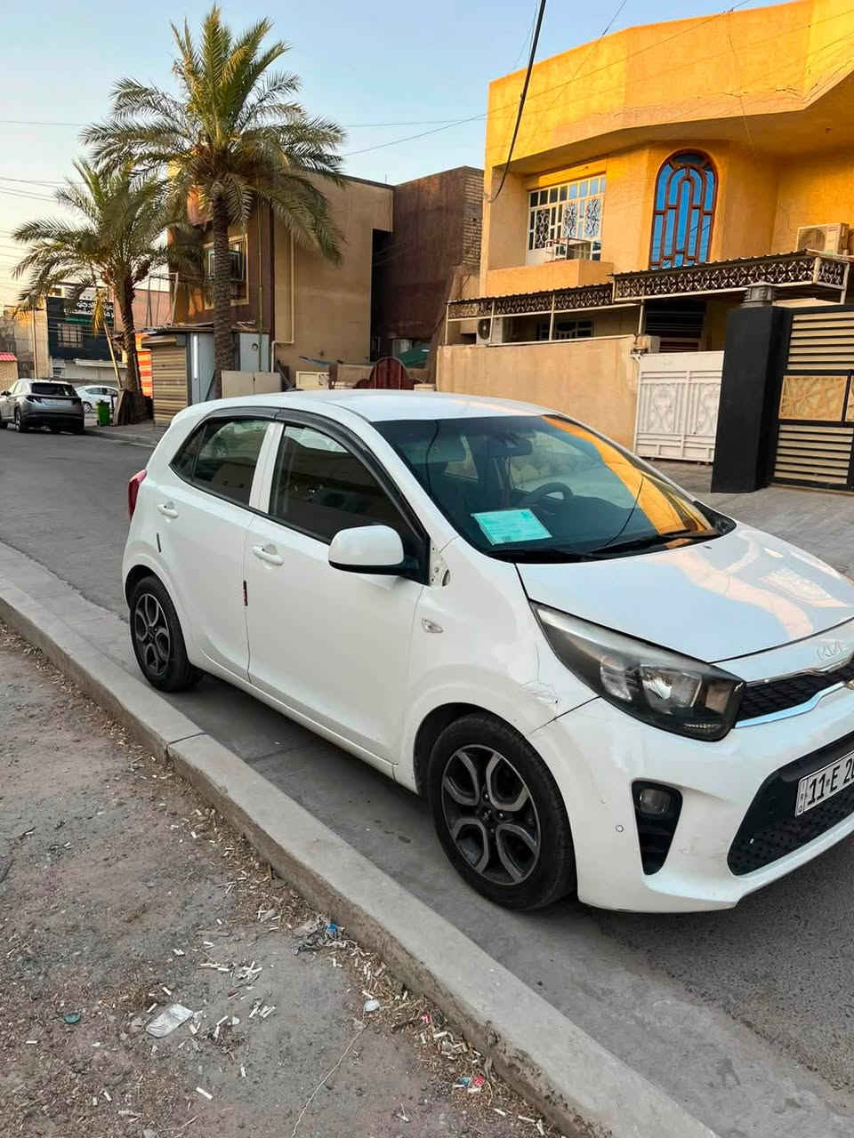 كيا بيكانتو موديل ٢٠٢٢ ماشة ٣٠ الف  وراد امريكي كلشي شغال بيها كير وميكنه نضيفات تبريد شغال كهربائيات كلها شغالة
هاي سونر السياره وتفاصيلها الطخات وره الصبغ مال بيت ونطخت هنا وهنا 
سعرها 88 بيها مجال قليل
مكانها الغزاليه
***********
سياره مومالتي اخوان اتصلو ع رقم
