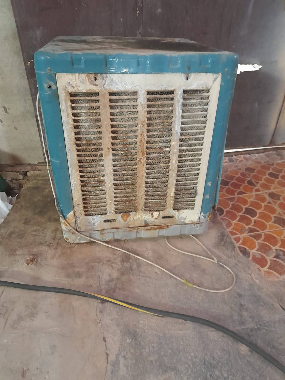 سلام عليكم رفوف محل ٢٥ قطعه كاملات معا سجج وقواعد مبرده نضيفه خاص موجود أو وتساب ***********
