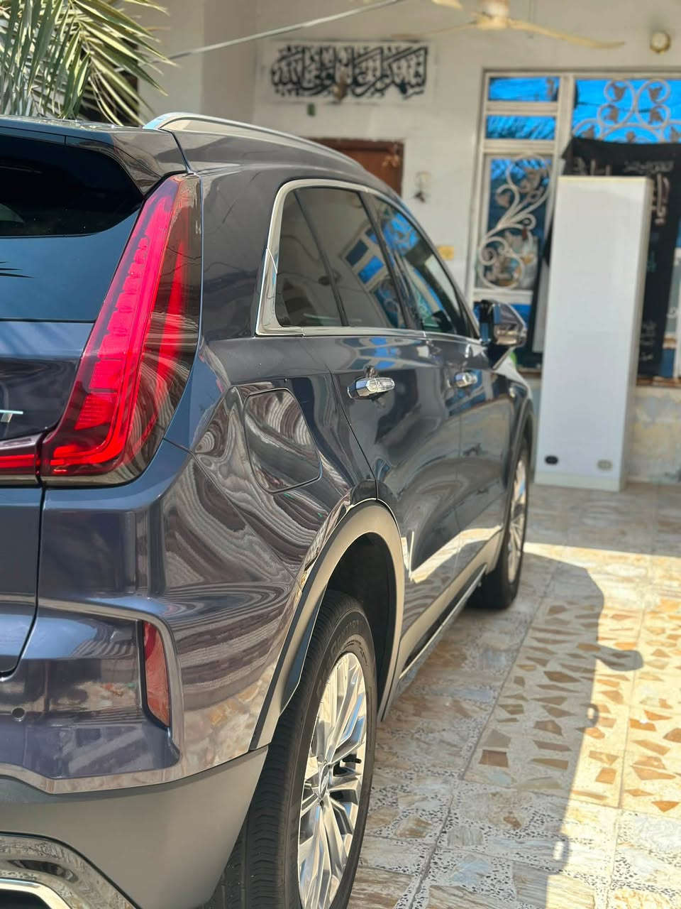 السلام عليكم
كاديلاكXT4 للبيع او مراوس 
فول موصفات 
دخول ذكي اربع بيبان 
جنطه كهربائيه 
بنراما كامل السياره 
تحديد مسار 
قياده ذاتيه 
مثبت سرعه 
وضيعيات قياده 
وضعيات افرود 
شاشه كامله متصله 
اتو هولد 
واتو ستار 
مانع انزالاق 
كشنات تدفئه امامي وخلفي 
مناخ منفصل 
اناره امامي وخلفي لد 

* المحرك: 2.0 لتر تيربو، 4 سلندر.
* الدفع: أمامي FWD أو رباعي AWD 
* نظام Active Fuel Management يساعد على تقليل استهلاك الوقود
______________________
وارد امريكي دخول جديد صور الحادث مرفقه بلمنشور 
رقم الشاصي (1GYFZDR46RF135372)
حادثه ربع الجاملخ الخلفي وربع الصندوك
وخشم البنيد مصلح وصبوغ ربع البنيد 
السعر /240 بيها مجال بسيط 
داخله كتاب شهداء الرقم جاهز وكاله عامه بلسياره 
رقم بغداد
الاستفسار اتصل
***********
مكان السياره بلعماره
