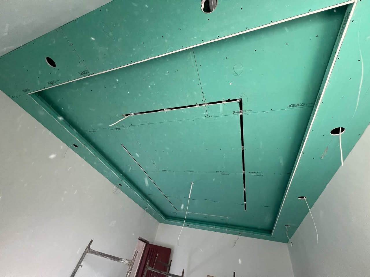 سلام عليكم
عملي سقوف ثانوية وجبسن بورد
ديكورات حديثه استلام مهندس 
منازل دوائر حكومية كل يلي عليك تختار ديكور وحنا ننفذ اي ستفسار خاص ***********
يوجد وتساب عملي داخل موصل فقط
