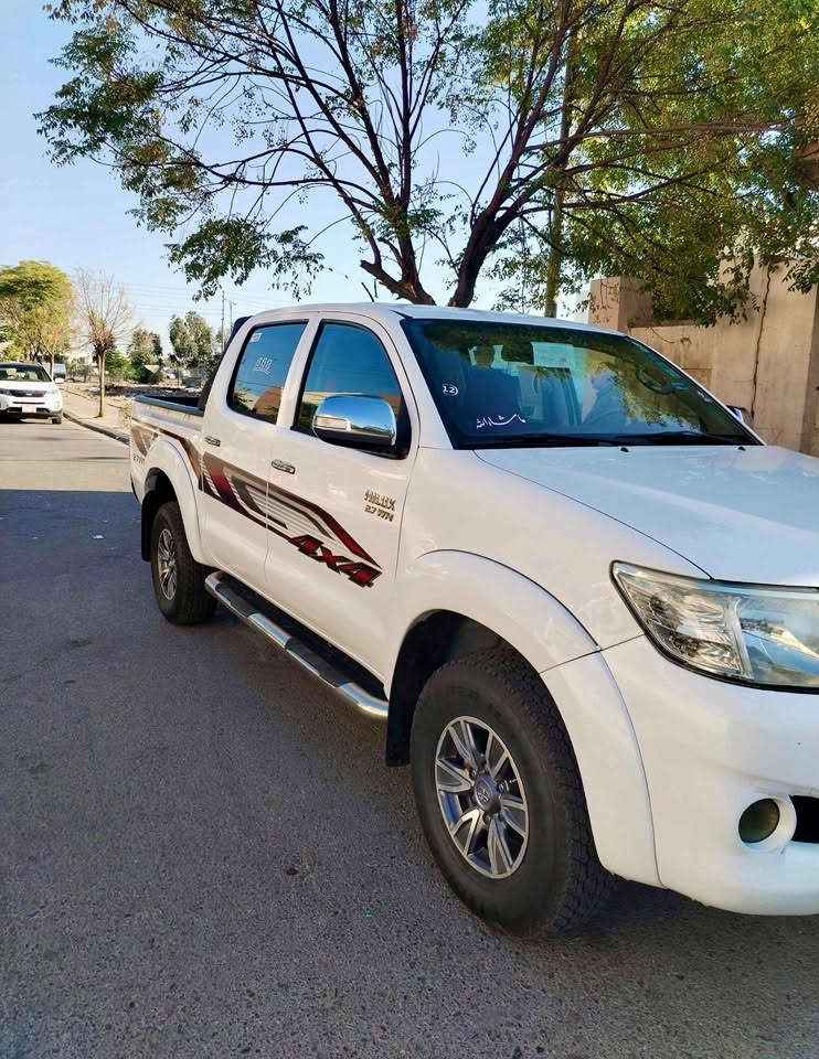 مۆدێل ٢٠١٢
سید نەهرۆ بتڵ 

بێ بۆیاخ بێ لێدراوی 

تەنها جەم جێگای زۆر بچوک ساردی هەیە

سەنەوی تازەیە تا ٢٠٢٩ مانگی ٨ بەناوی خۆمەوەیە

ناو سور ،فۆرمیکا ، سوکان ڤۆلیۆم ، شاشە ، کامێرە 

سڵاید، هەموو گیانی بە شەرت .

  گەر مشتەری نی  تەلەفون مەکە

***********
