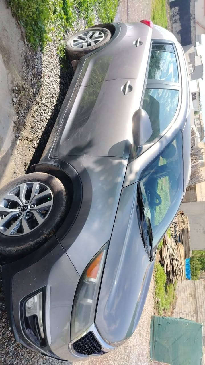 سبورتج ١٦ أمريكي لون رصاصي ماشية ١١٠ محرك ٢٤٠٠ نضيفة بيها صبغ باب وجاملغ
 اليسار تبديل بنيد بيها سونر
السنوية بسمي رقم بغداد جديد انكليزي
العنوان بغداد سريدات قرب صيطرة الشعب القديمة.. بيها مجال رقم *********** بغداد, العراق
