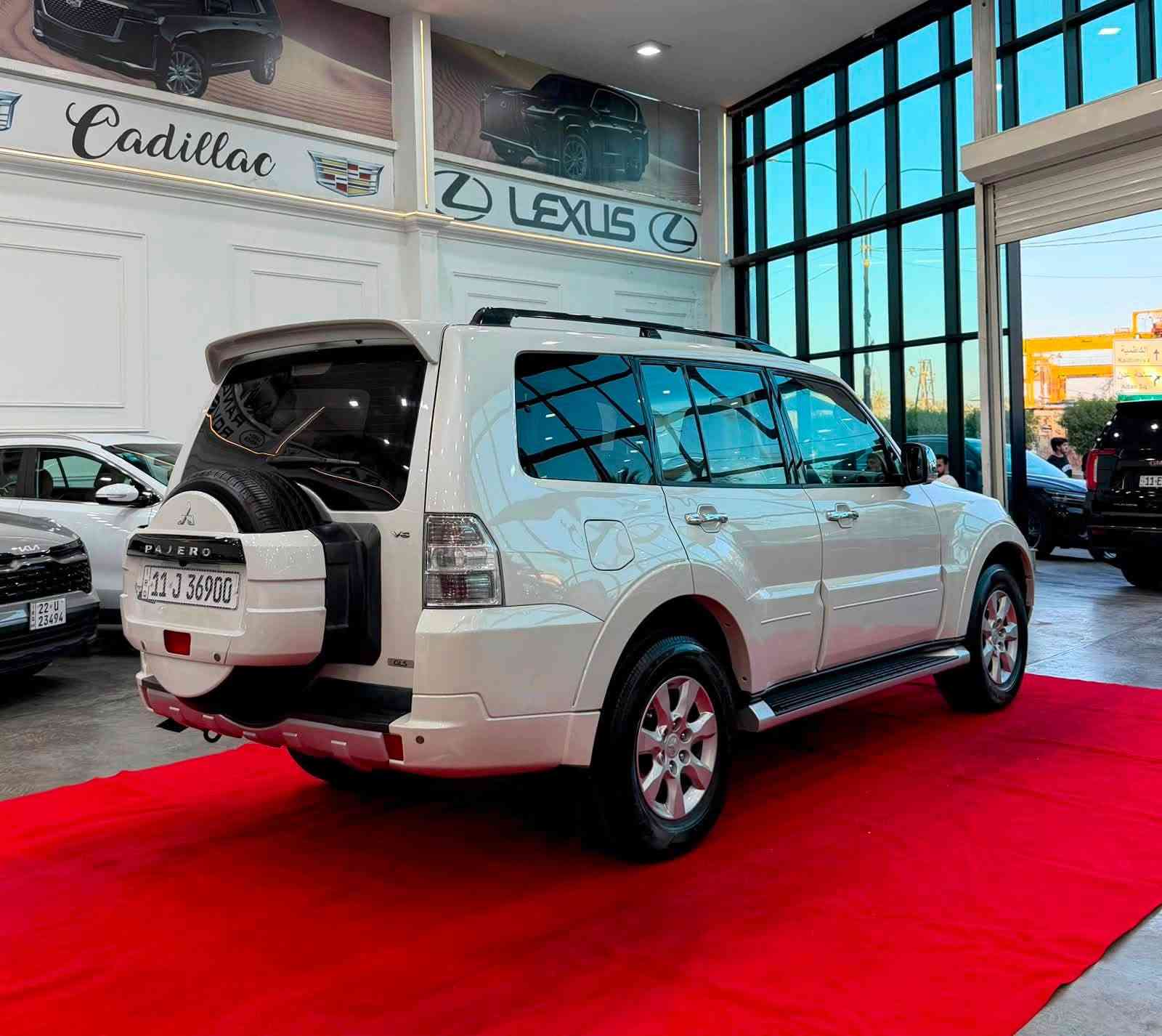 السلام عليكم 
باجيرو 
‏(GLS )
موديل: 2013
ماشية : 139000 KM 
المواصفات 
فتحة 
تحكم ستيرن جهتين 
كروز سرعه 
كشنات جلد 
كشنات كهرباء 2 
مكينة 6 سلندر
فور ويل 4x4
دبل كير 
شاشة 
كاميرا 
لايت زنون 
بلوجكتور 
لد امامي 
زراك لايت 
ويل كب كروم 
دوسات 
مري شفط كهرباء 
حساسات 
7 راكب 
3 قطع 
صاجات 
سبايدر خلفي 
ثلاجة 
(رقم بغداد مشروع وطني بأسمي) 
ملاحظة : (السيارة بيها نص باب صبغ موضح بالسونار )
جاهزه من كلشي بدون اي نقص 
العنوان : بغداد الكاظمية قرب مرور الكاظمية معارض جكوك شركة البحر المميز 
السعر : 155 وبيها مجال بسيط 
للاستفسار 
عبدالرحمن 
*********** 
 ***********
