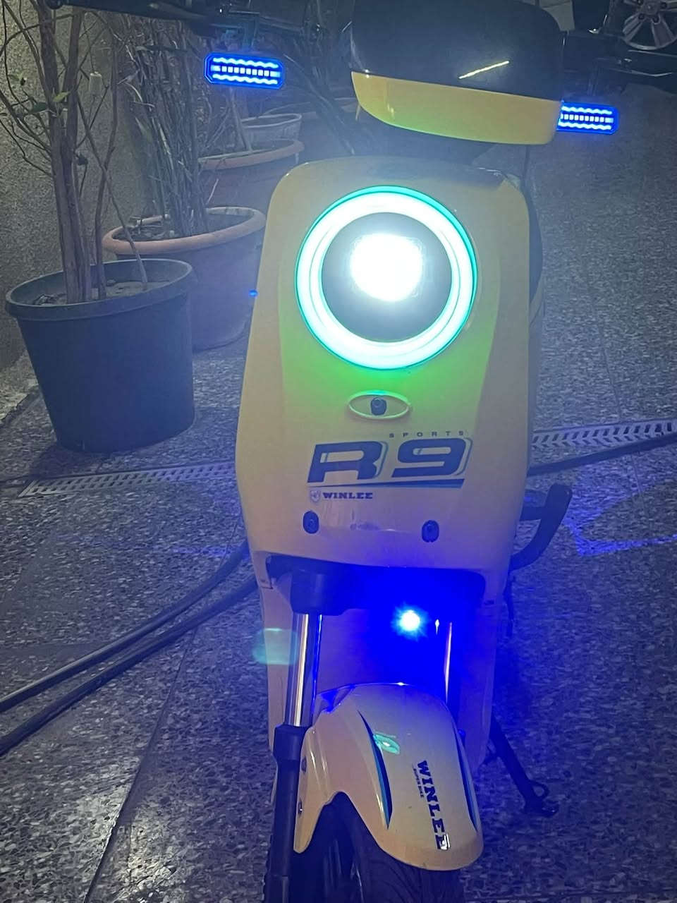 سلام عليكم R9 للبيع دراجه نظيفه كلش صارلها 2اشهر من مشتريها
المواصفات دراجه كلشي مابيه أخت جديده 

1.البطاريات عدد خمسه عليها ختم 2026 و فسفوره ونلي

1. ملف1500 حقيقي سرعة بالعداد تقره 109 هية 75 حقي

3.بيهة امبي ثري بلوتوث

1. تشغيل سويج 2 و بصمه 1 وكارت 2

الدراجه خير من الله سعرها425 وبيه مجال للطيبين مكاني بغداد مدينة الصدر تواصل***********
