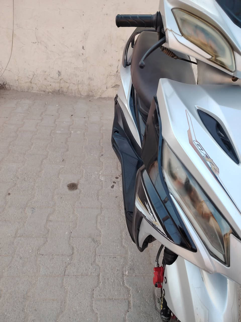 دراجه سكنس ياباني مكفوله برغي مامفتوح بيهه *********** كهربائياته كلهه شغاله سلف لايتات اشاير شلعه ومعدل سعرهه 350 بيه مجال
