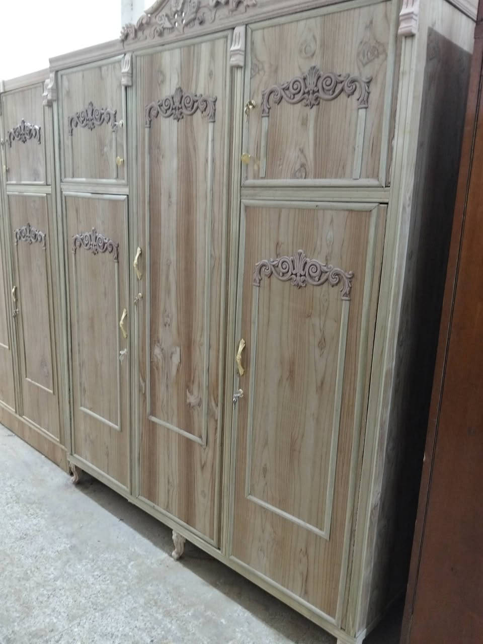 يتوفر كناتير بوفيات جديد صاج شغل مرتب
3باب ب225 مع الصبغ
4 باب 275 مع الصبغ 
2باب 145 مع الصبغ
بوفيه 2متر 120مع الصبغ
2 متر ونص ب130مع الصبغ
العنوان كاطون الرازي شارع ابو رباح قرب جامع أسماء الله الحسنى مزاد ابو كرار الغريباوي ***********
يتوفر خدمة توصيل
