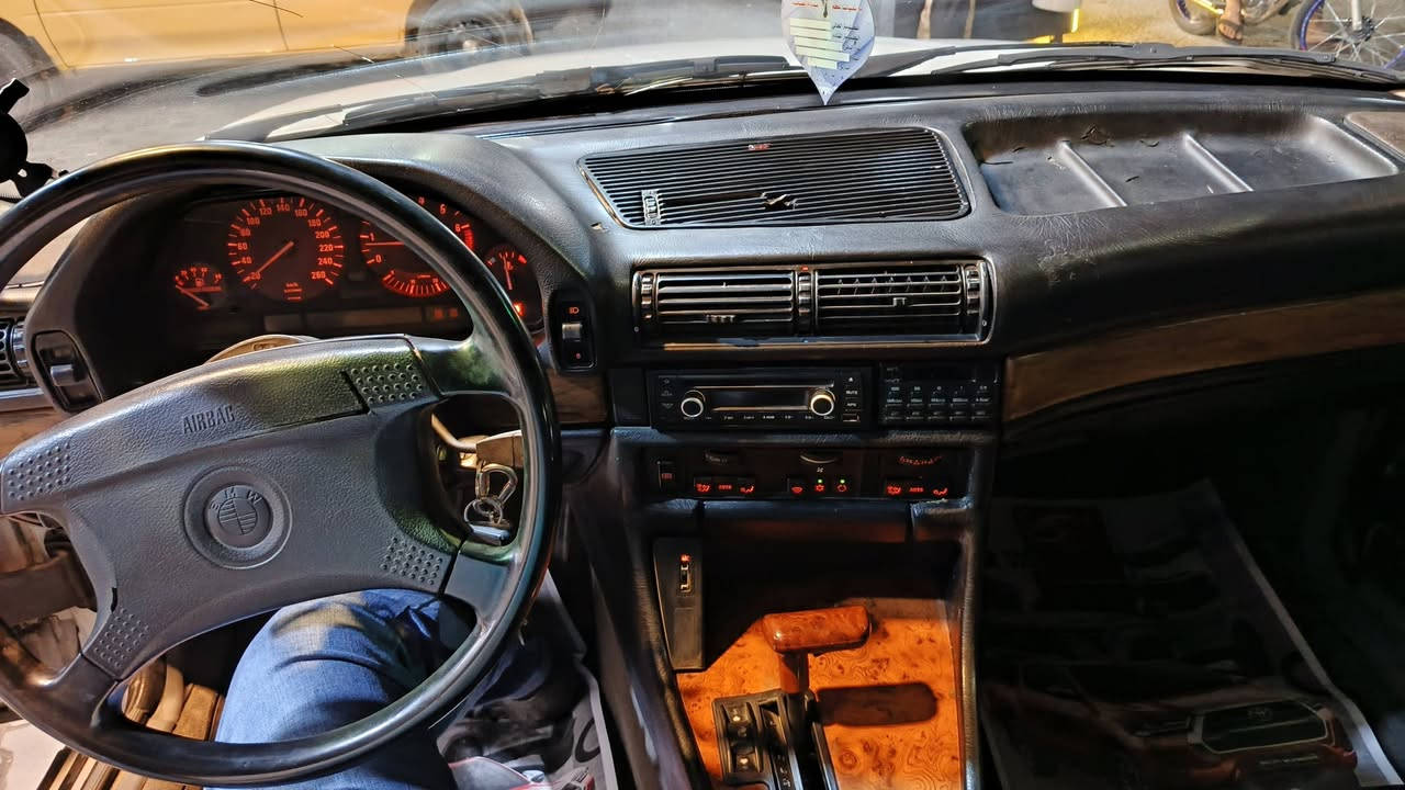 من رخصة صاحب الكروب
للبيع بي ام 735i موديل 1988
محرك 3500 
كير أوتوماتيكي
لايت ناصي زنون اصفر عالي زنون ابيض
رقم انكليزي أنبار
هزه جديدا
بسمي شرط التحويل
مكان السيارة كربلاء 
السعر 45 ورقه
***********
