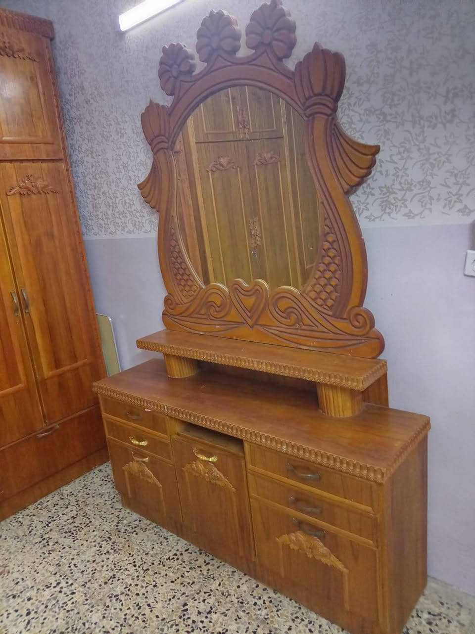 سلام عليكم غرفه نوم للبيع السعر مليون ونص وبيها مجال الطيبين
***********
