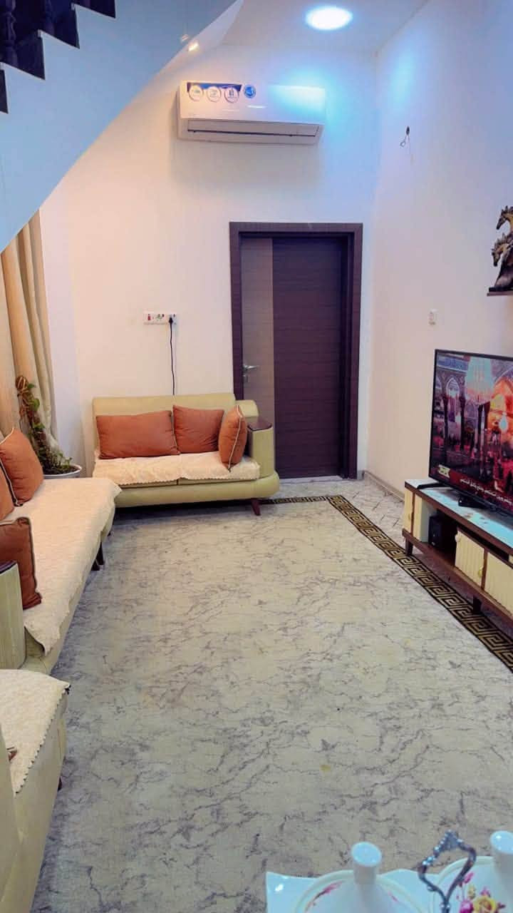 #دار_للــبـيــع  🏡🏠 طابو صرف💰 مطلوب مبادرة : 100مليون دينار
📅 التسديد الشهري: 438 ألف دينار
📍 الموقع: الديوانية - حي الزهراء الاولى، خلف مضيف الراجحي شارع 15 
📐 المساحة: 100 متر
🏢 البناء:   مسلح درجه اولى  

🔹 الطابق الأول:
• غرفة نوم
• صالة
• استقبال
• مطبخ
• مجمع صحيات داخلي وخارجي 
•ابواب قاصه
• كراج صغير

——————————————-
#متابعة_الصفحة
#نستقبل_جميع_عروضكم
———————————————————
🔺#للاستفسار الاتصال ع الارق 

سيد ليث  ***********📲
     
—————————————————————
او زيارة مكتبنا متواجدين 3 الظهر إلى 8 مساء  

🔺مكتب المسارات للعقار 
🔺العنوان:- الديوانيه - حي الزيتون - قرب شارع القوس
