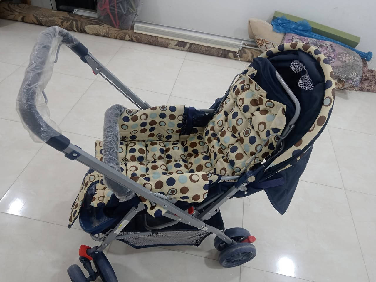 عربانة اطفال مستخدمه قلي داخل البيت للبيع سعر 45 عنوان كاطون الرحمه مقابيل فرن دبي للاتصال ***********
