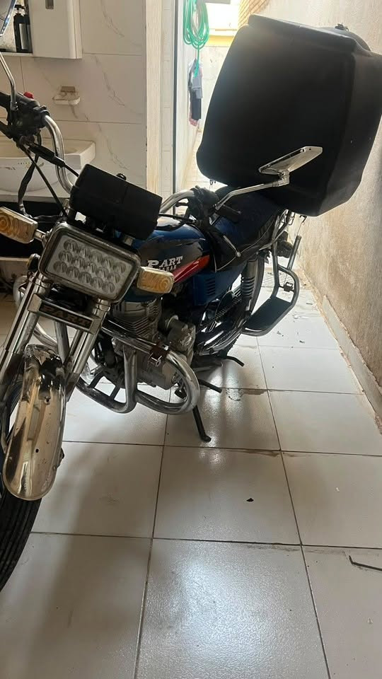 بارت 22
الدراجه اشتريتها قبل 20 يوم طلعت بيها يوم واحد دلفري ورجعت عفتها  ومخليها واكفه 
الدراجه نضيفه
 مرقم تحويل ثاني يوم 
***********
