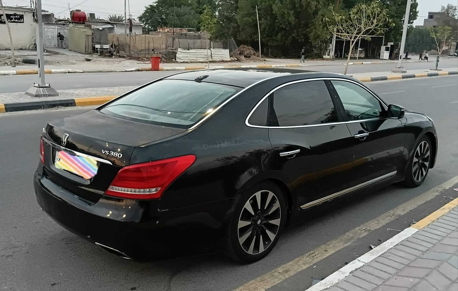 سيارة ادوات 
جنسيس اكيوس موديل 2013 محرك 6 سلندر 3800 
بيها كصتين 
مكان السيارة في الكوت 
***********
