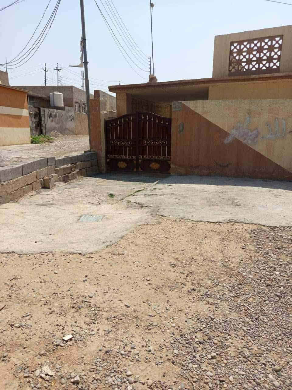 سلام عليكم - بيع سريع 
دار 🏠 للبيع في ديالى - خانقين - منقطه - ملك شاه 

نوع عقار : زراعي 
المساحة: 315م
البيت متكون من 
غرفتين نوم 
استقبال 
هول 
مظبخ
حمام- تواليت 
كراج كبير 
حديقه كبير 
----------------
الدار 🏠 فول مواصفات كاشي من بيت لحد باب حوش 
بسعر مناسب 
للاستفسار :*********** أو راسل خاص
