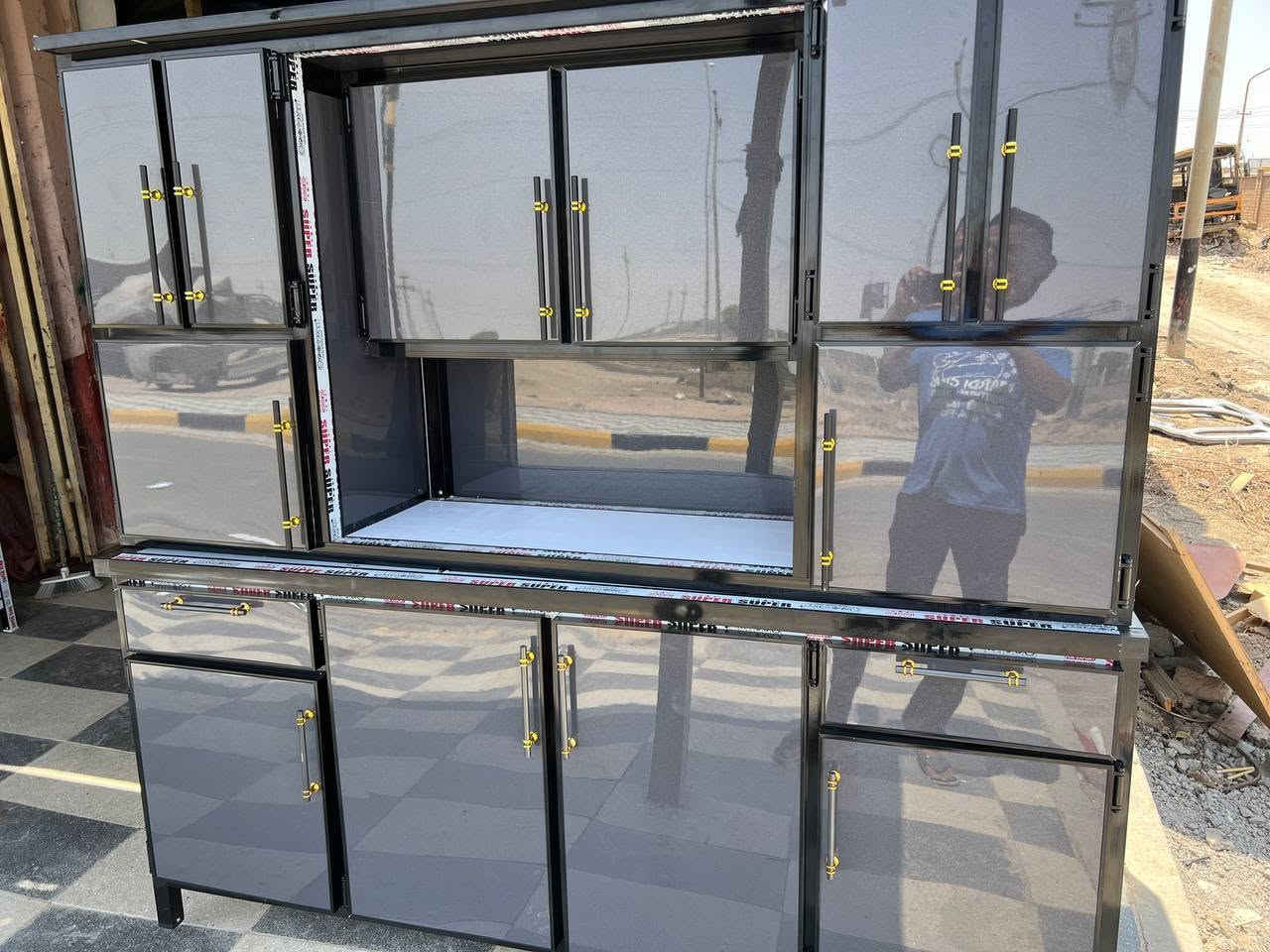 على بركة الله وصول حاويه كاونترات جميع القياسات والألوان
قلعه سكر الشارع الخدمي مجاور البانزينخانه ***********
