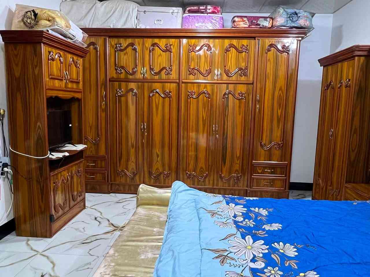 للبيع غرفة نوم مرتبة ونضيفه جداً مستخدمه قليل وخاليه من الكسور او العيوب.
والدوشك اصلي هدية وياه 
السعر 1,750,000دينار عراقي.
بيه مجال بسيط 

التواصل 
***********
