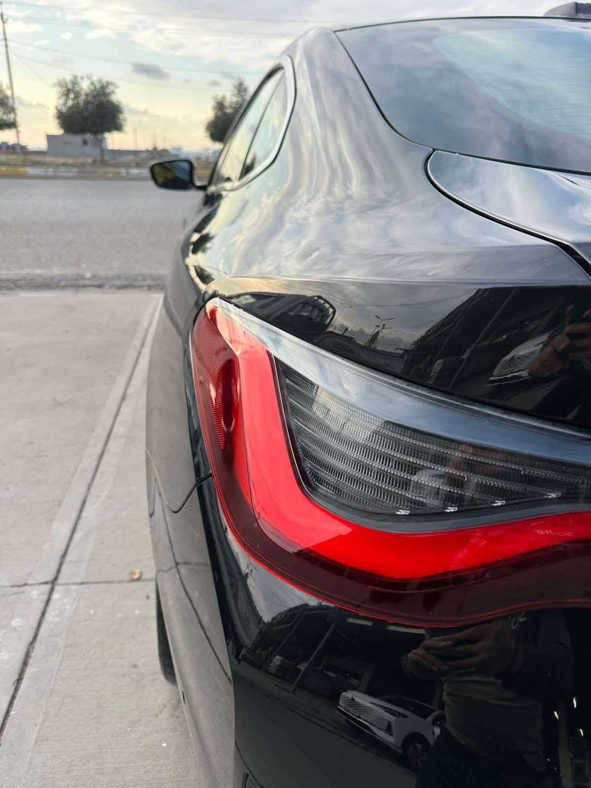 البيع او مروس
BMW i4 eDrive35 

السعر 290

موديل 2024 

السيارة كهرباء بلكامل 

ماشية -22الف ميل

.

‏‎بطارية ليثيوم ايون بسعة البطارية 84 (KWH) تقطع في الشحنة الواحدة ما يقارب الـ 500 كيلومتر

‏‎مدخلين شحن AC / Dc

‏‎الاضافات:

‏‎• فتحة سقف

‏‎• هاند بريك كهرباء مع نظام اوتوهولد

‏‎• عدة انظمة قيادة: Comfort / Sport / Eco Pro 

‏‎• هاند بريك كهرباء HOLD AUTO

‏‎• مقاعد جلدية فاخرة: كهربائية مع ذاكرة تخزين وضعية الجلوس

‏‎• تزيينات كاربون فايبر داخلية

‏‎• شاشة ثنائية منحنية مقاس 14.9 بوصة لنظام المعلومات والترفيه و 12.3 بوصة لشاشة السائق

‏‎• الشاشة تدعم التحكم بالأوامر الصوتية واللمس وإيماءات اليد Gesture Control وتدعم آبل كاربلاي وأندرويد أوتو

‏‎• ماوس للتحكم بالشاشة

‏‎• نظام ملاحة Navigation

‏‎• شاحن لاسلكي للهواتف المحمولة Wireless Charger

‏‎• بلوتوث / نقطة اتصال وايرلس WiFi Hotspot

‏‎• مخارج USB / AUX

‏‎• نظام الرؤية المحيطة 360 درجة بخاصية الـ 3D 

‏‎• تشغيل بدون مفتاح Keyless go

‏‎• نظام الدخول من غير مفتاح Keyless entry

‏‎• حساسات امامية وخلفية

‏‎• نظام تحذير من مغادرة المسار Lane Departure Warning

‏‎• نظام تحذير تغيير المسار Lane Change Warning

‏‎• مساعد الانتباه Attention Assistant

‏‎• مساعد اليقظة Attentiveness assistant

‏‎• نظام تحذير السرعة Speed Warning

‏‎• نظام تدخل التوجيه الذي يساعد في تعديل اتجاه السيارة تلقائيًا للحفاظ على المسار Steering Intervention

‏‎• نظام التحذير من الاصطدام الأمامي والخلفي Forward & Rear Collision Warning

‏‎• مانع انزلاق

‏‎• مثبت سرعة Cruise Control

‏‎• تحكم كامل في المقود مع أوامر صوتية

‏‎• غيارات عالستيرنج Paddle Shifters

‏‎• طارة مدفأة

‏‎• اضاءة ليد داخلية متعددة الألوان Ambient lighting

‏‎• اضاءة ترحيبية

‏‎• أضوية ليزر BMW Laser lights

‏‎• ليد BMW LED headlights

‏‎• مصابيح نهاريةLED ‎

‏‎• مصابيح خلفيةLED ‎

‏‎• جنطات قياس 19 انش

‏‎• مرايا كهرباء

‏‎• مرايا قابلة للطي كهربائيا مع اشارات انعطاف

‏‎• مكيف خلفي منفصل

‏‎• الضرار الباب الخلفي وباب امامي

‏‎•ايربك سقف فقط 

اربيل  . 📍 

مرقم كامل .السعر 290 بي مجال

التوصل 

***********
