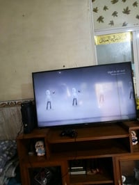 شاشة للبيع حجم كبير خمسينات بيهه خط جانبي وخطوط بالقاعده السعر ١٠٠