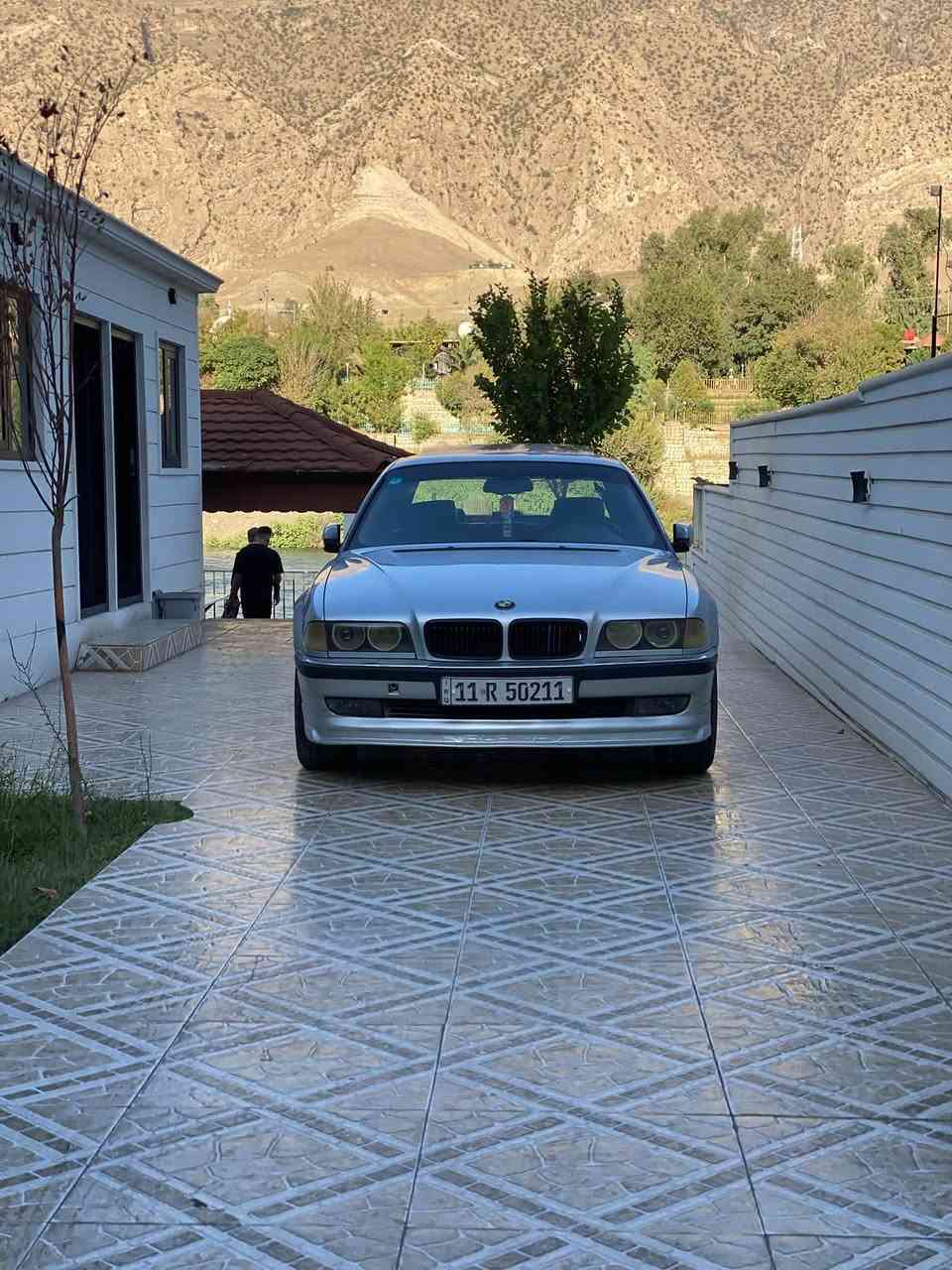 بي إم دبليو 728i • V6 • رقم بغداد انكليزي