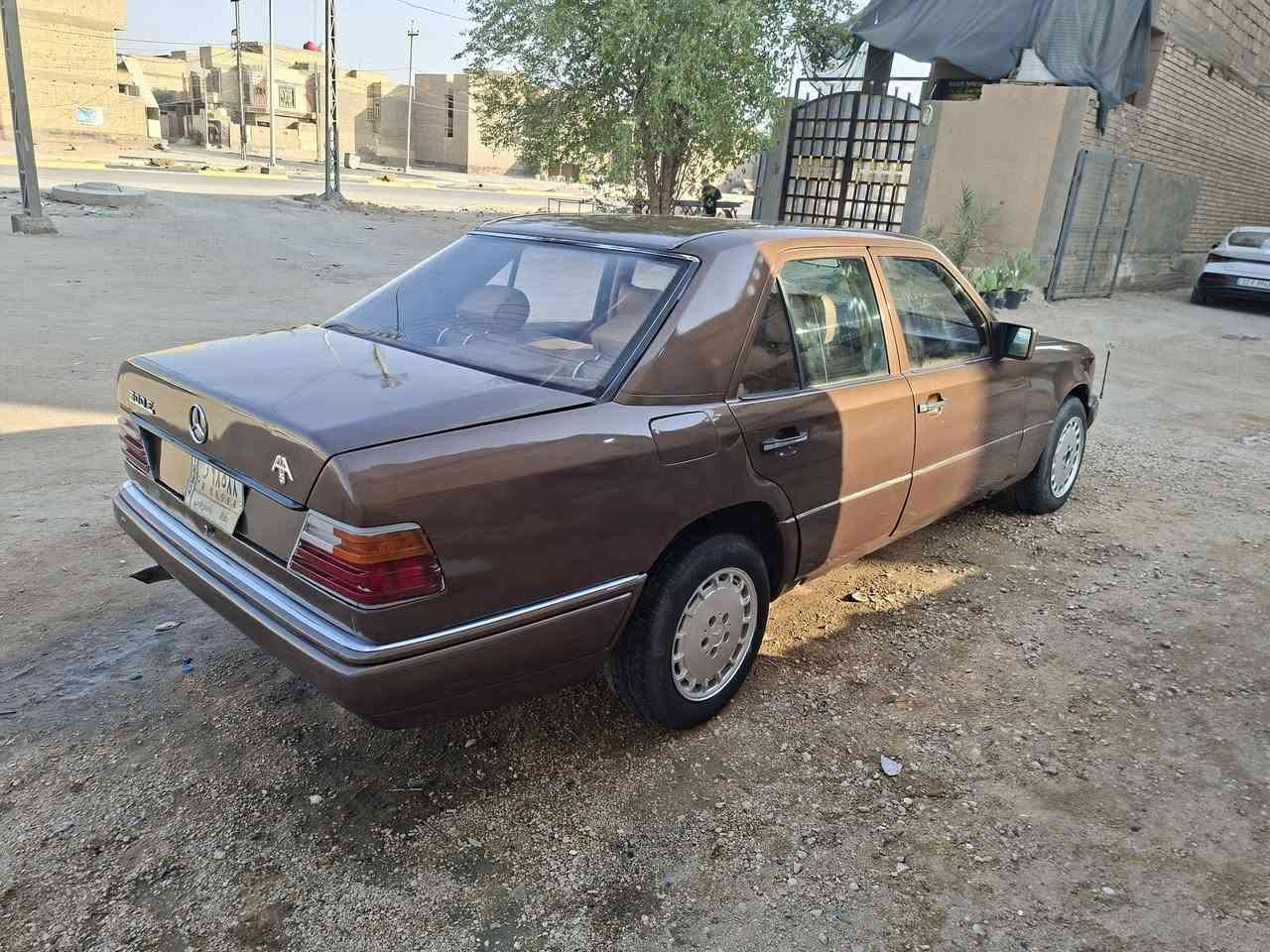 مارسيدس دب • ١٩٨٧ • رقم بغداد