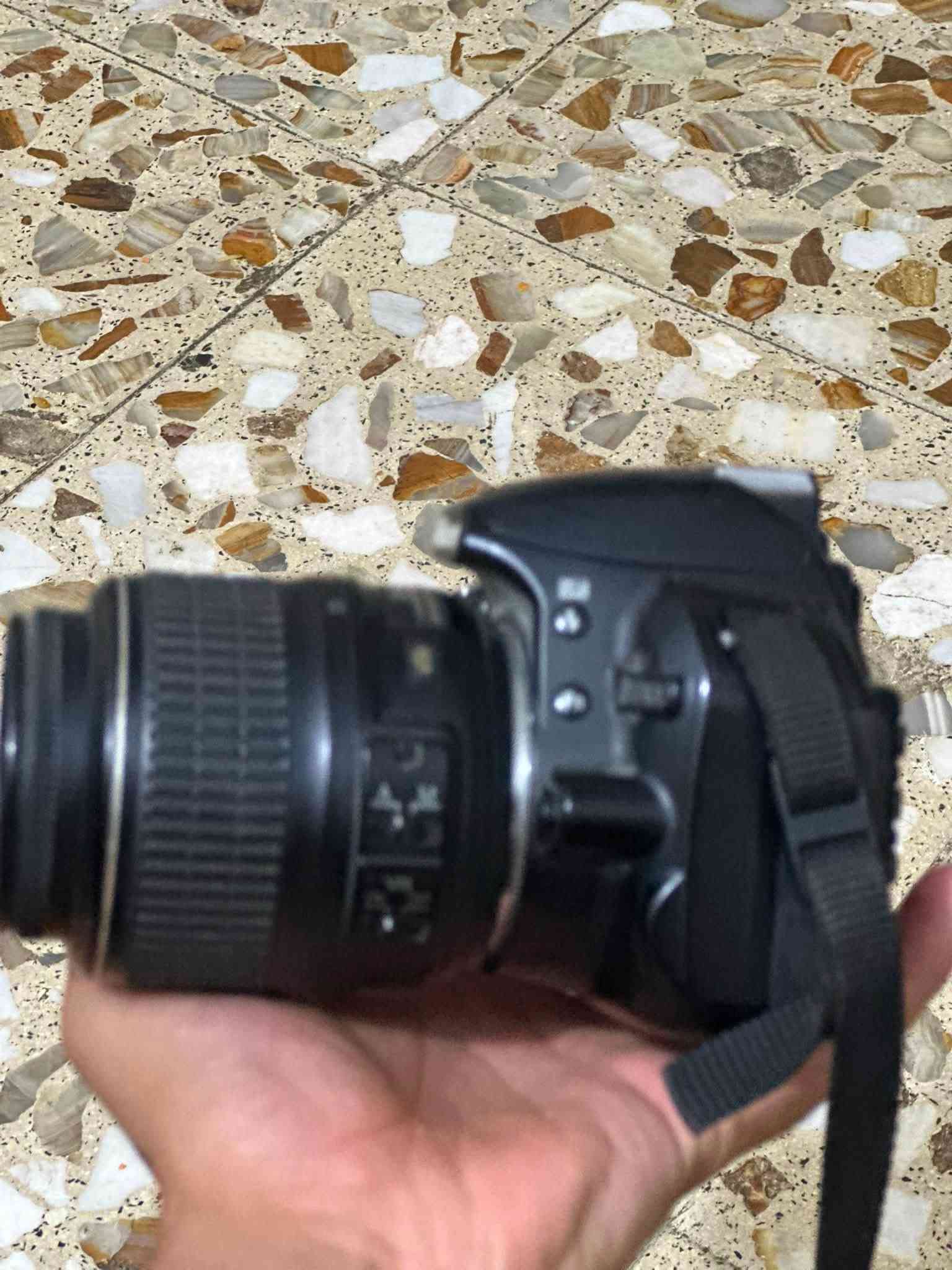 كامره نيكون 3100  جبته و ما ستخدمته هواي لين معدي 
 شغل بيه  للبيع  مكاني بغداد /الشعب 
***********
