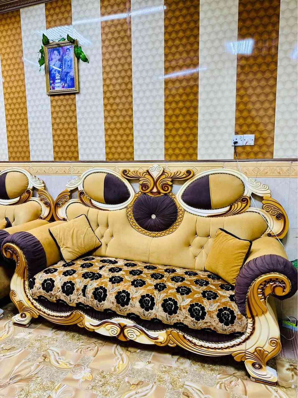 السلام عليكم 

تخم قنفات ملكي خشب ثقيل للبيع الصنع خشب كويتي نضيفات جدا 5 قطع مابيه اي خلل ماخذينهم جديد مليون وميه 
رايدهن 700 وبيهن مجال 
للستفسار على هذه الرقم ***********
العنوان البصرة الامن الداخلي البصرة, العراق
