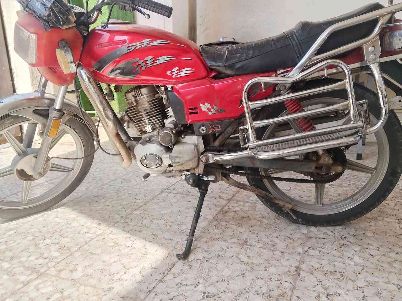يـﮯآ آللهہ‏‏ سـلآمـ عليـكم
دراجه فيوم للبيع 
دراجه موديل 2007 
رقم اسود 
وسنويهة 
وعندي بيهة اوراق  كاملهة. لاكن استنساخ 
كهربائية شغالة اشاير عالي ناصي سلف نكره 
الدشبول الامامي يرادلهة تبديل 
سعره 350 وبيهة مجال 
مكاني واسط نعمانيه 
رقمي //***********
