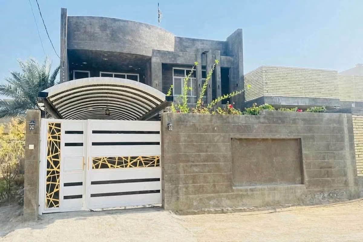 🏠 بيت للبيع – طابو صرف
📍 الإسكندرية – حي الإطفاء

🆔 رقم الدار: 4508

🔹 المساحة: 250 متر مربع

🔹 السند: طابو صرف جاهز

✨ مواصفات البيت:

🟢 طارمة كبيرة أمامية

🟢 صحيات خارجية

           (حديقة )

🏠 الطابق الأول:

 • استقبال: 6 × 5 متر

 • مطبخ: 5 × 4 متر

 • غرف نوم: 2 غرف

 • مساحة كل غرفة            تقريباً 4 × 4.5 متر

    •صالة كبيرة: تقريباً 7 × 5 

    •صحيات داخلية

🏠 الطابق الثاني:

 • غرفة نوم: 4 × 4 متر

 • غرفة نوم كبيرة (سويت): 6 × 5 متر

 • صالة

 • صحيات للطابق الثاني

✨ البيت بناء حديث 

اتصال للجادين فقط – اتصال ***********
