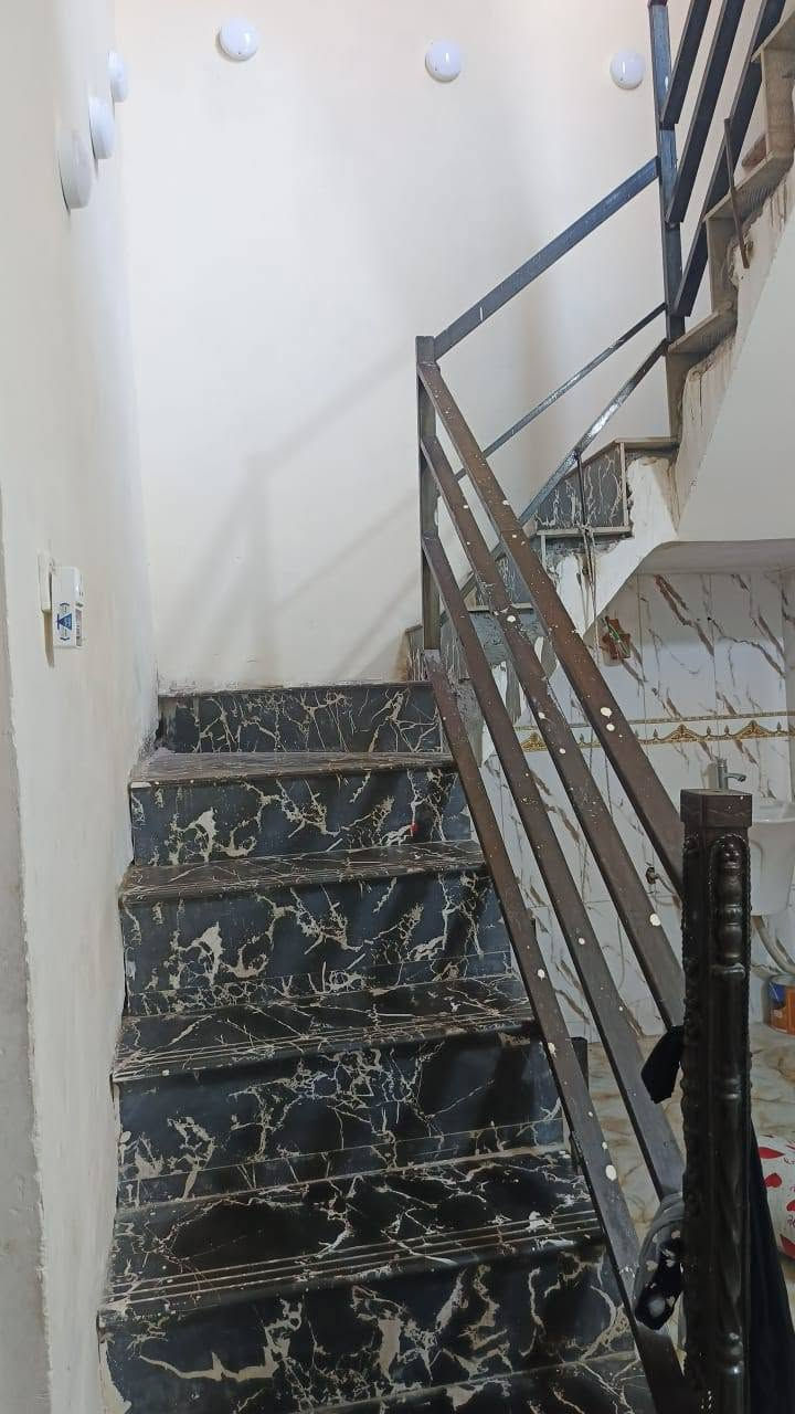 السلام عليكم للبيع المساحه 100 متر10في10 العنوان الشعب حي المهندسين محتوياته
غرفه 5في5
استقبال6في4
مطبخ وحولي وصحيات وانتو بكرامه
للاستفسار خاص او اتصال
*********** 
علما المنطقه كامله الخدمات من ماء وصرف صحي وتبليط وارصفه
