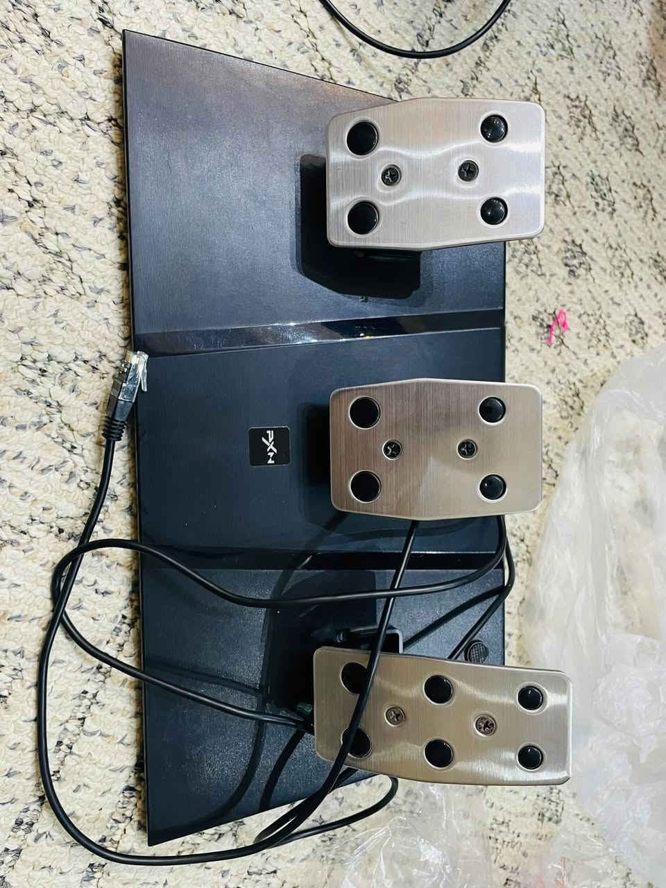 ستيرن ودواسات وكير كامل ومع بوكس نظيف مثل ماموضح بالصور واستعمال ثلاث مرات فقط بعده بنايلون مع لعبه Grandturismo  مالته عارضه ويه اللعبه ب155 الف وبيه مجال بسيط 
كربلاء مكان 
ورقم ***********

