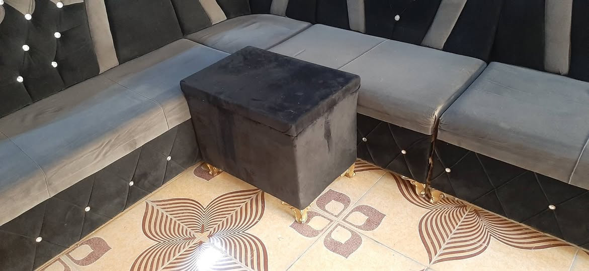 معرض العماد//ديوان مستخدم نضيف اي عيب مبي للأستفسار ***********//*********** كركوك, العراق
