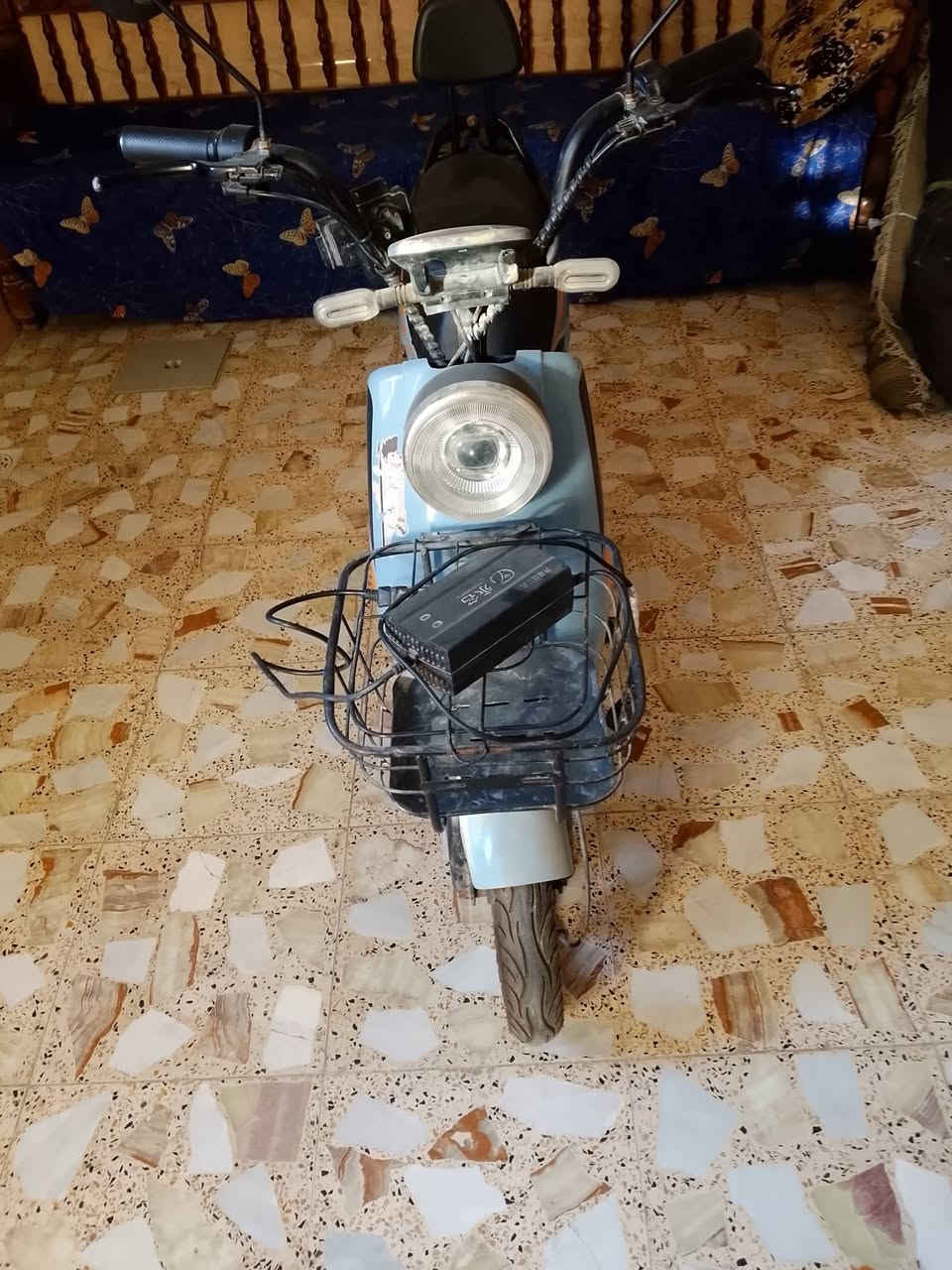 سلام عليكم دراجه شحن عوزه بس باتريات رايده مراوس بدراجه عصفويه وهذا رقمي للتواصل واتس اب ***********
مكاني مدينة الصدر الحبيبه

