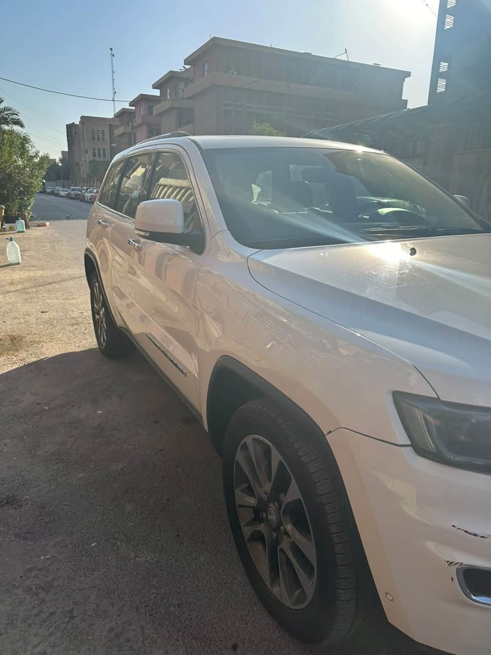 السلام عليكم 
Jeep خليجي موديل 2018
مكفوله كفاله عامه شركه هارلم 
ما عده بي دير ار اصبعين بالجاملغ الامامي 
رقم اربيل بسمي العنوان بغداد الكراده 
الرقم ‭***********‬
