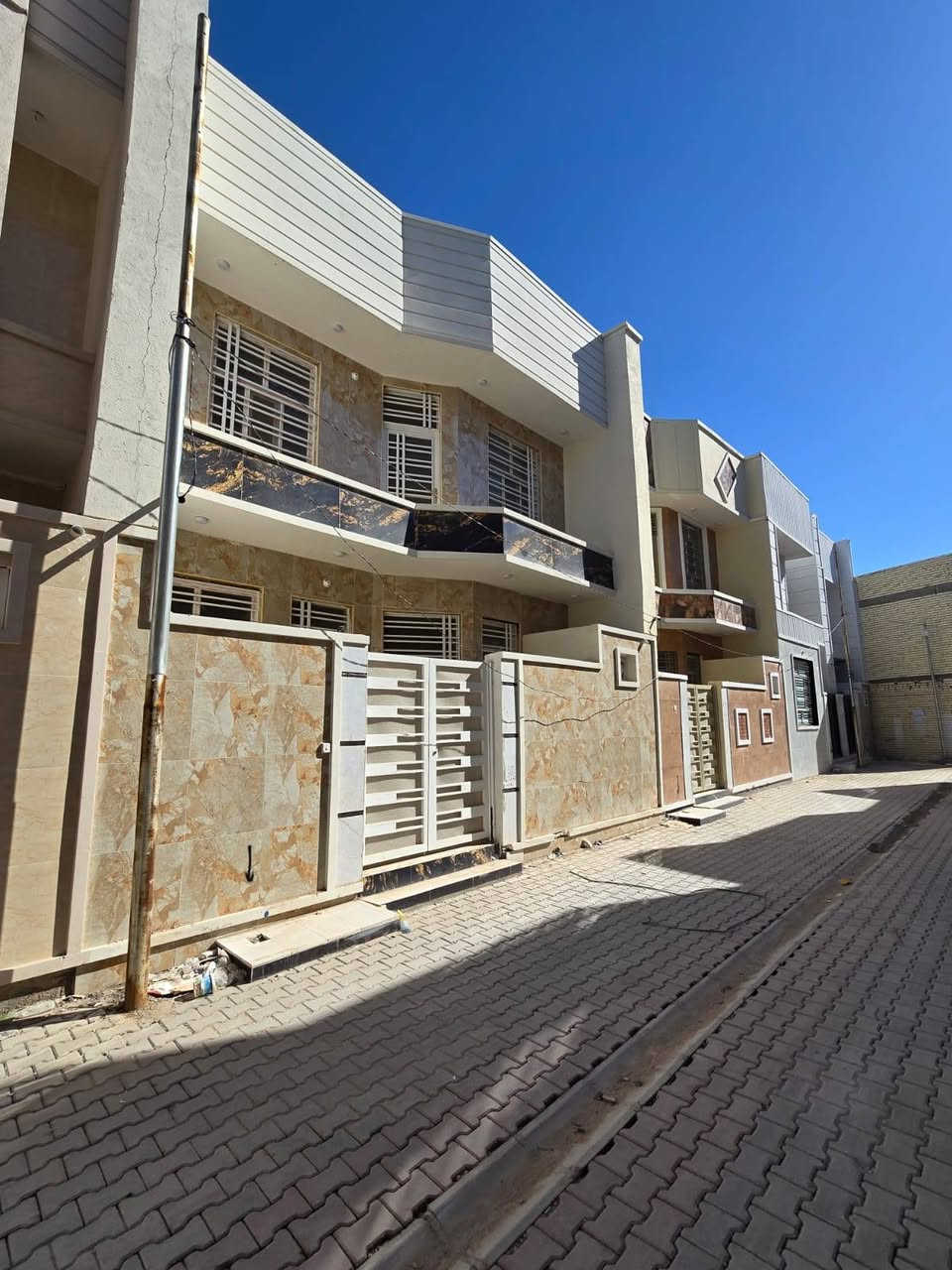 اللهم صل على محمدوال بيت محمد
عروض مكتب جوهرة الفرات🏠🏜️ 👉

👇
يتوفر بيت 🏠المساحه100متر. 8×12.5((مقابيل مدينة العاب السندباد )) البناءطابوك طابقين  كونكريت  استقبال+مطبخ +صاله+1غرف نوم طابق ارضي صحيات داخليه+خارجيه
♦️💎الطابق الثاني
3غرف نوم+ صحيات+صاله بناء درجه اولى

♦️💎البيت جاهز وقريب ع الشارع يبعدعن مستشفى العباس الاهلي700متر وعن مرقد الامام الحسين 1500متر تقريبا

💎💎حاب تعرف السعر علق برقم((3))
♦️💎يصلح للسكن ويصلح حسينيه

♦️💎((مقابيل مدينة العاب السندباد)) 
♦️💎ماعجبك هذا المنشور تتوفر لدينا عروض اخرى 

                ((طابوزراعي سند25 ))

العنوان كربلاء المقدسه من يريد الاستفسار الارقام متوفره شرح مفصل 

من يريد ان نعرضه له بيته اوقطعته👉🌹 فليتواصل معنا 👇💎💎👇

مكتب💎جوهرة الفرات💎 قنطرة السلام مجاورمطعم عين التمر

***********ميثم 
***********ميثم

