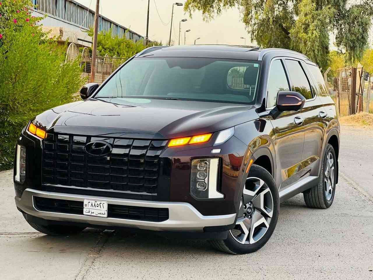 السلام عليكم للبيع
هيونداي بالسايد موديل2024 فئة sel premium وارد امريكي 
رقم بغداد 
السعر  270 قابل للتفاوض 
عداد مسافة ٢٤ الف ميل
مكان السيارة الحلة رقم هاتف (***********)
 حجم المكينة 6 سلندر 3800 
1. ٤ كاميرات محيطية ٣٦٠ درجة
2. رادارت أمامية وخلفية وجانبية
3.فتحة سقف
4. كشنات كهرباء خزن وضعيتين مع تدفئة وتبريد المقاعد الامامية والخلفية 
5. صندوق كهرباء 
6.تشغيل عن بعد
7. حساسات أمامية وخلفية
8. مرايا جانبية هيتر + تعتيم
9. التشغيل والتوقف التلقائي
10 . نظام الثبات الالكتروني
نظام التحكم بالفرامل
نظام التحكم بالسحب
نظام التحكم بالفرامل على المنعطفات
نظام مساعدة الفرامل الهيدروليكي
نظام مساعدة النزول من المنحدرات 
نظام مساعدة الصعود في المرتفعات
نظام تحذير من الاصدام
حادثه بنيد تبديل فقط بدون داخل وصبغ مقدمه الجاملغ فقط (صور الحادث ورقم الشاصي داخل المنشور )
