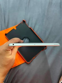 � آيباد Apple نظيف جدًا، شغال بدون أي مشاكل. ✅ الذاكرة: 16GB ✅ واي فاي...