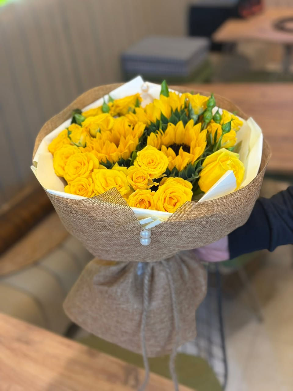 من بقلاوة ذوقهه حلو تختار هيج بوكيه لـ بقلاوتهه 🌼🌻

السعر : اكتب تعليق يجيك للخاص 🏷️💵

هاي پنك للورود الطبيعيه و الهدايا 
Hi Pink Flowers 🥇♥️ 

يرجى حجز مسبق لضمان جوده اكبر في التنسيق 🙏⚜️🥇
  

طريقه الدفع ( كاش ، ماستر كارد ، رصيد ) 
توصيل الي جميع المناطق في خانقين 
و خارج خانقين الى ( جلولاء ، سعديه ، كلار ، سليمانيه ، بغداد و اربيل ) ♥️

الموقع : خانقين شارع الكورنيش قرب مجمع الشكرجي - و مجمع الصالحي و مطعم اوكسجين ( eat & go ) 🌟
رقم التواصل *********** 

#خانقين #خانقين_بومه_نزرد♥️
