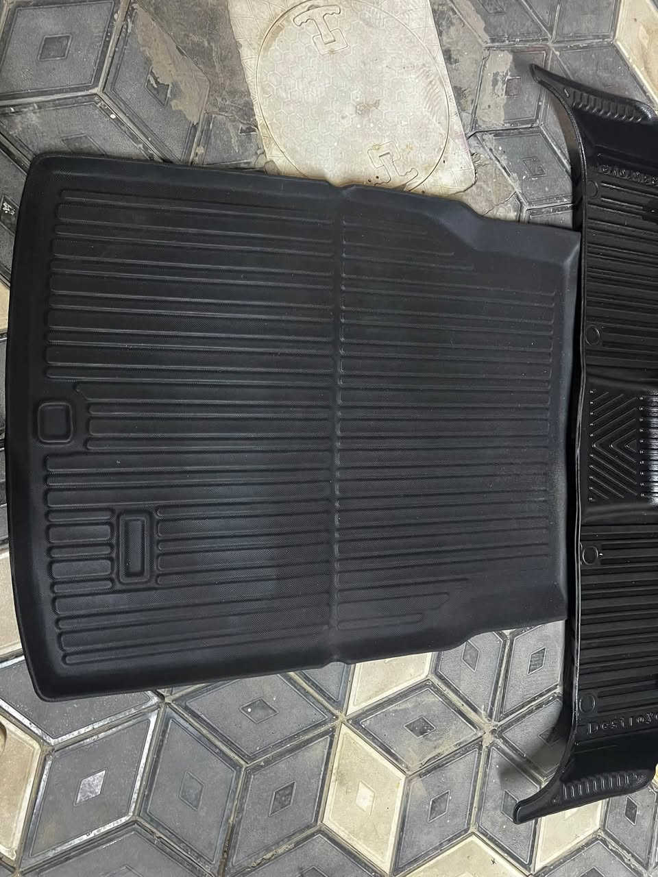 قطع غيار BYD • فرشه صندوق اصليه • شاحن بدون ايرث