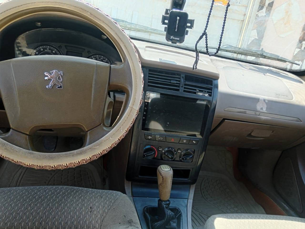 سلام عليكم بيجو 405 سياره خير من الله مديل 2016مكفوله لا ضربه ولا تبديل ولا ضبغ سياره جاهزه تخم تيرات جديد حدادي جديد تبريد شغال كير ومكينه لاتقص شاشه شغاله سياره جاهزه سنويه بسمي مصفره هيه وغرامات سعر 38بيه مجال قليل رقم ***********
