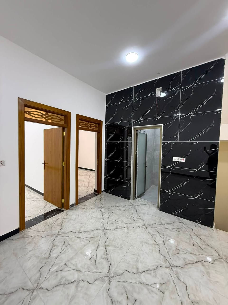 بيت حي المهندسين 
طابقين قرب الحديقه مال ساحه الرمل 
مساحه 150 سنه اابناء 2026 نوع البناء طابوك بل كامل 6 غرف منام وصاله ومطبخ وصحيات وستقبال وكراج وجموعه صحيات 3 السعر 328 مليون
هـ ***********
هـ ***********
